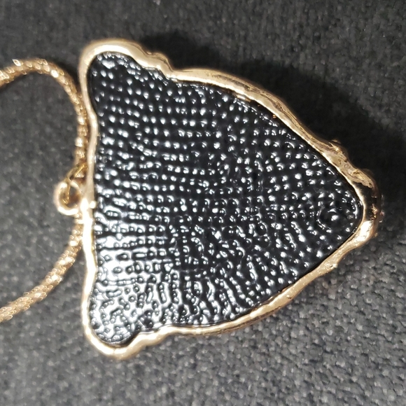 Betsey Johnson Necklace - Picture 5 of 9